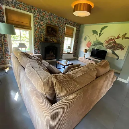 Lush In Hippolytusho With Jacuzzi Villa