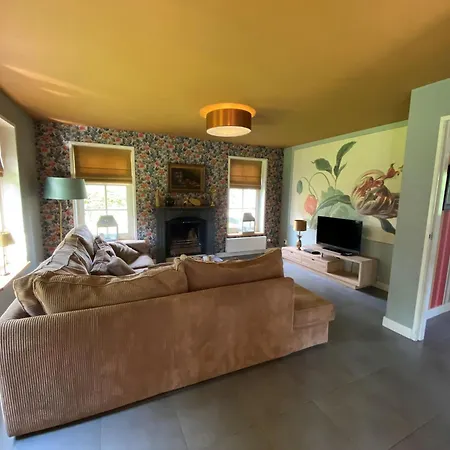 Villa Lush In Hippolytusho With Jacuzzi Hippolytushoef